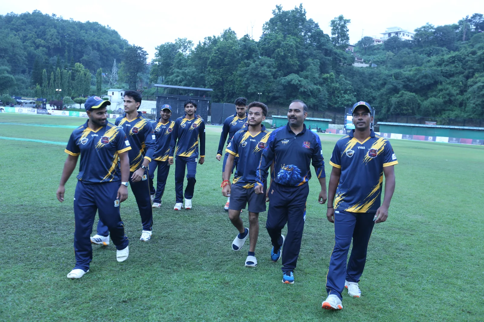 Doiwala Kings players walking together on the ground